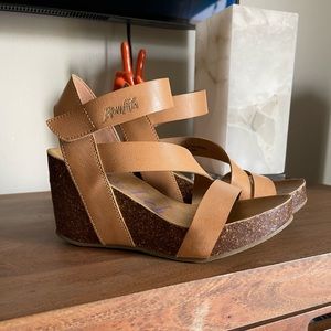 Blowfish tan wedges - sz 7.5